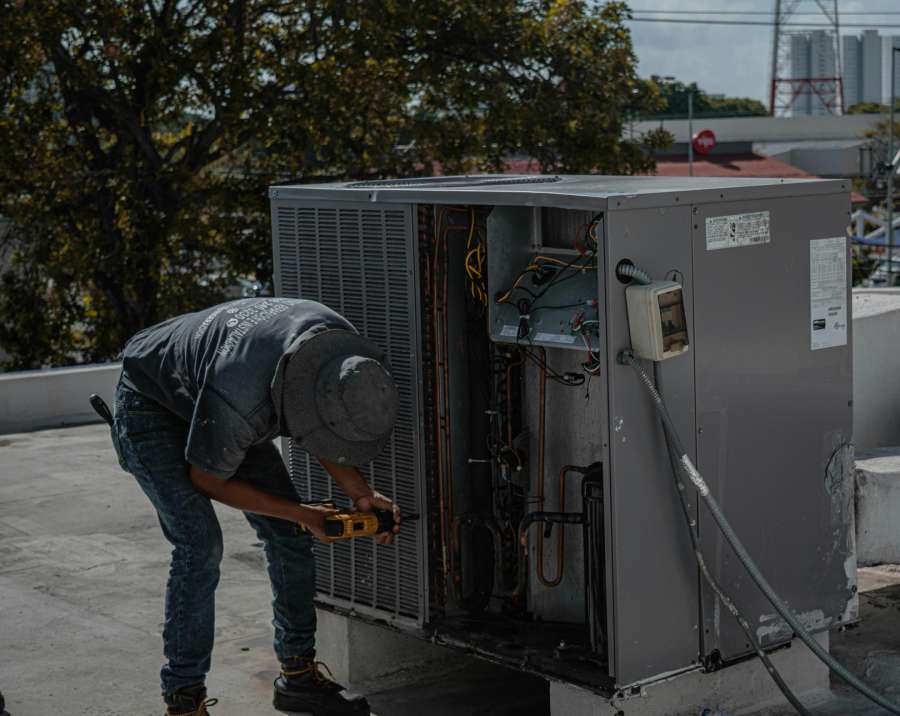 Hoe kun je vaststellen dat de airconditioner onvoldoende freon bevat?