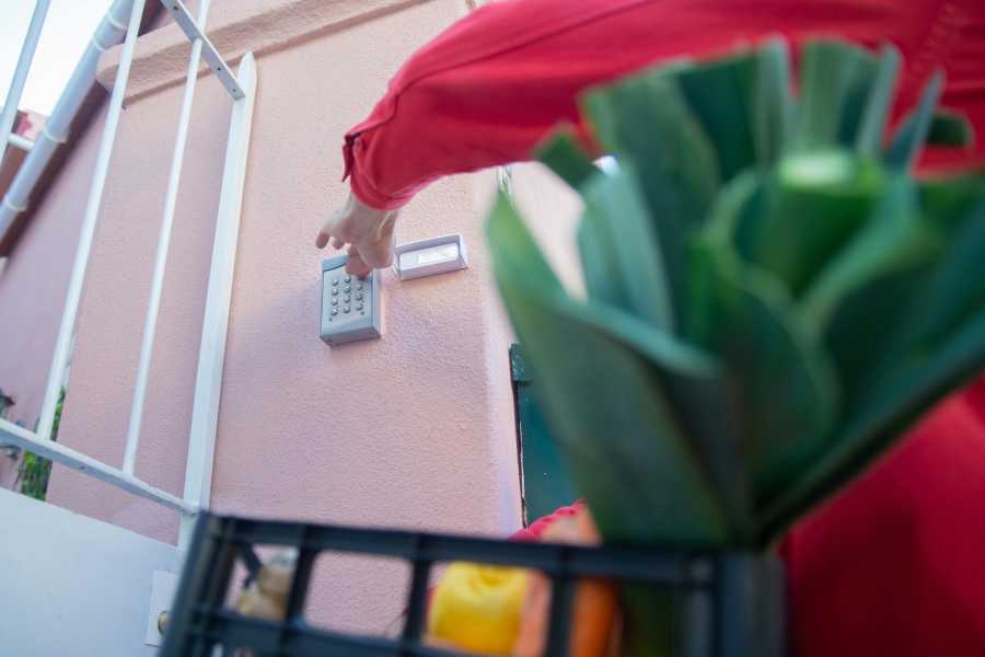 Wie moet de reparatie van de intercom in een huurappartement betalen?