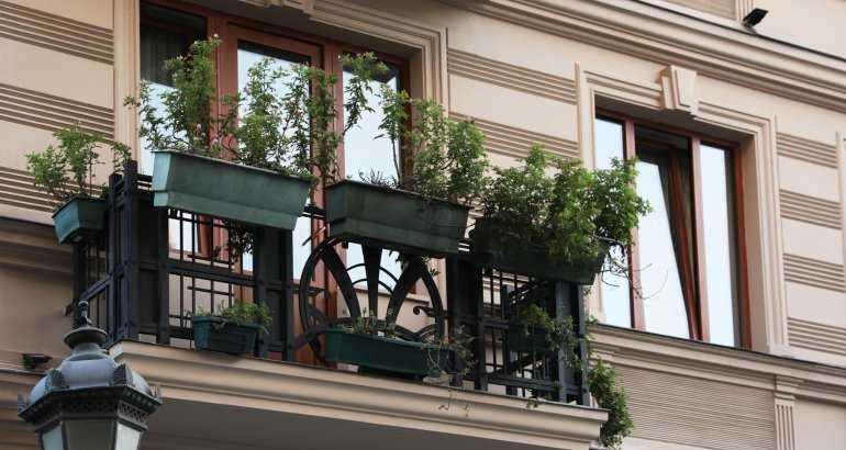 Betonplaat onder het balkon: van wie is dit en wie is aansprakelijk voor de herstelwerkzaamheden?