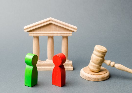 Uitzetting vanwege niet nakomen van betalingsverplichtingen.