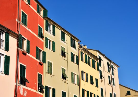 Classificatie van flatgebouwen in Italië: van geschakelde woningen tot luxe appartementen
