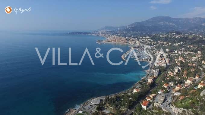 Villa met uitzicht op Monaco en de Franse Rivièra in Ventimiglia.