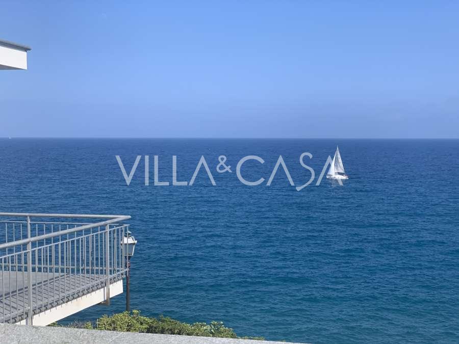 Villa met privéstrand in Bordighera