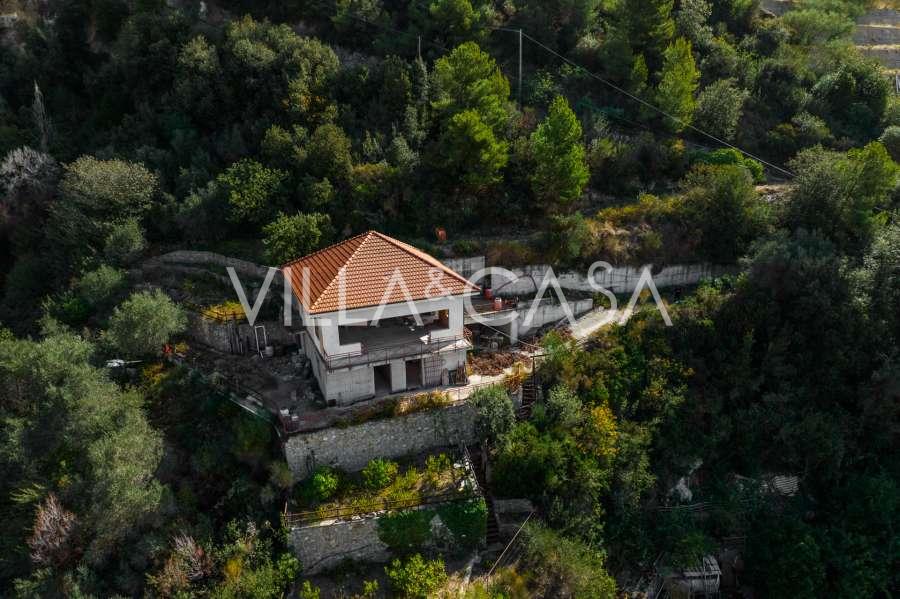 De bouw van een villa van 300 vierkante meter in de stad Ventimiglia.