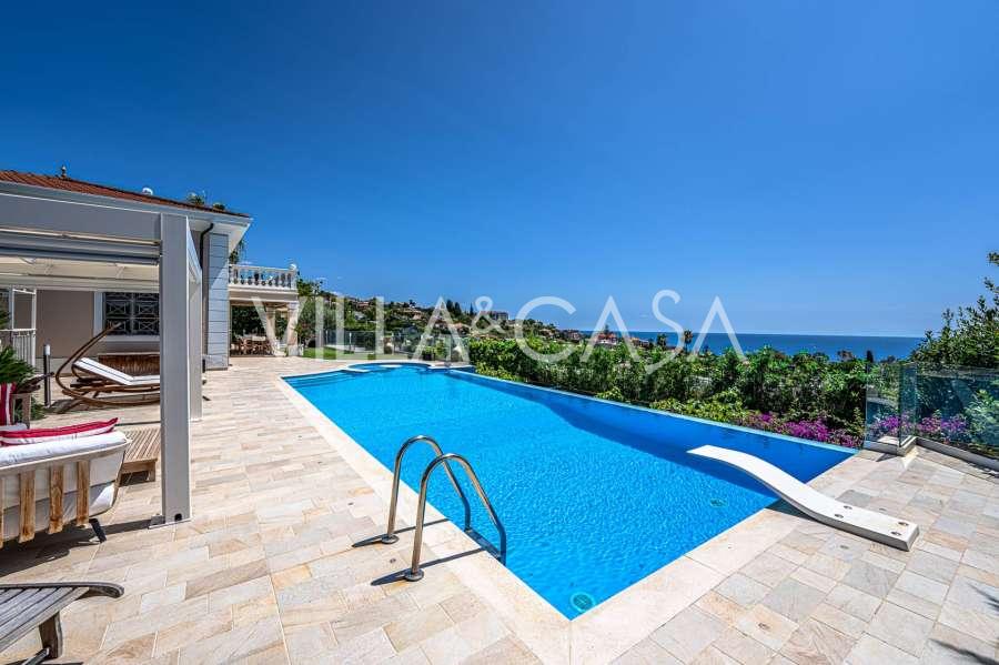 Luxe villa van 400 m2 in San Remo.