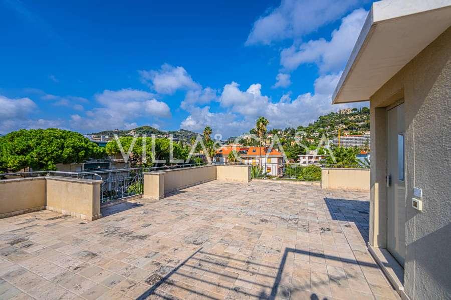 Driekamer penthouse te koop in Bordighera