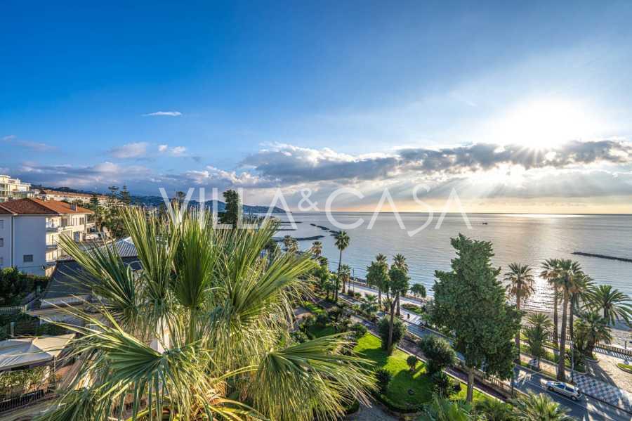 Appartement met drie kamers aan de eerste lijn in Sanremo.