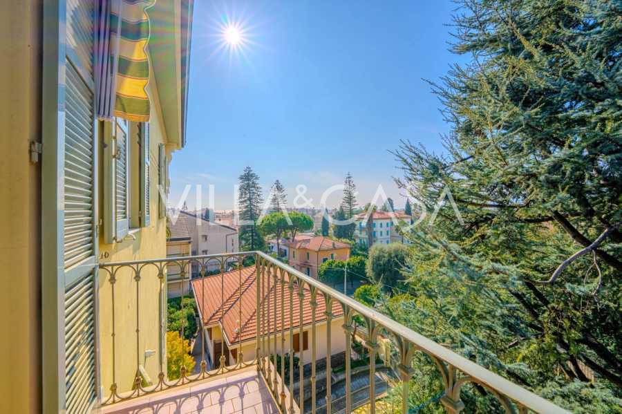 Appartement met drie kamers in Bordighera.