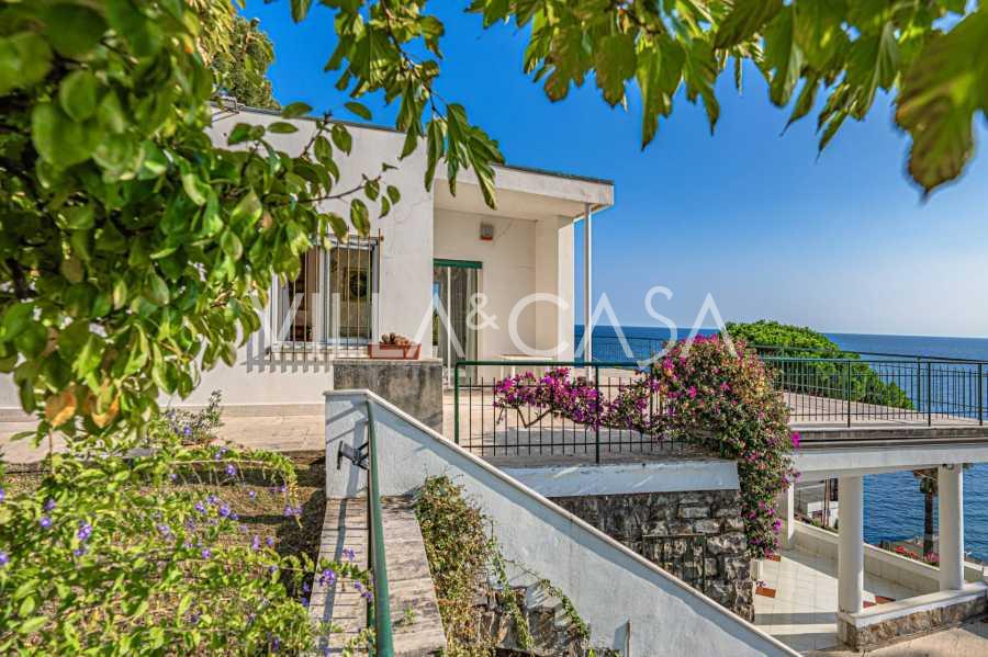 Luxe villa te koop in Ospedaletti
