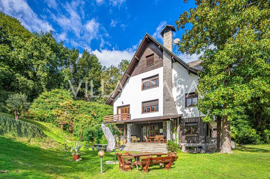 Te koop: luxe villa in Arona, Lago Maggiore