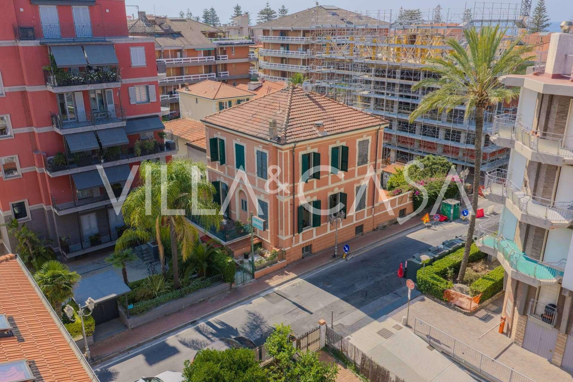 Luxe hotel in het centrum van Bordighera te koop