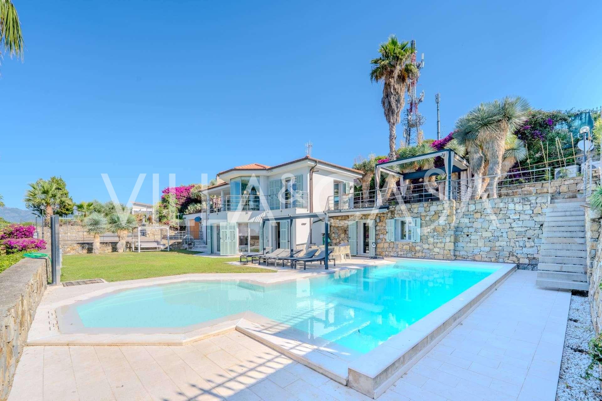 Villa Monet met zwembad en prachtig zeezicht in Bordighera
