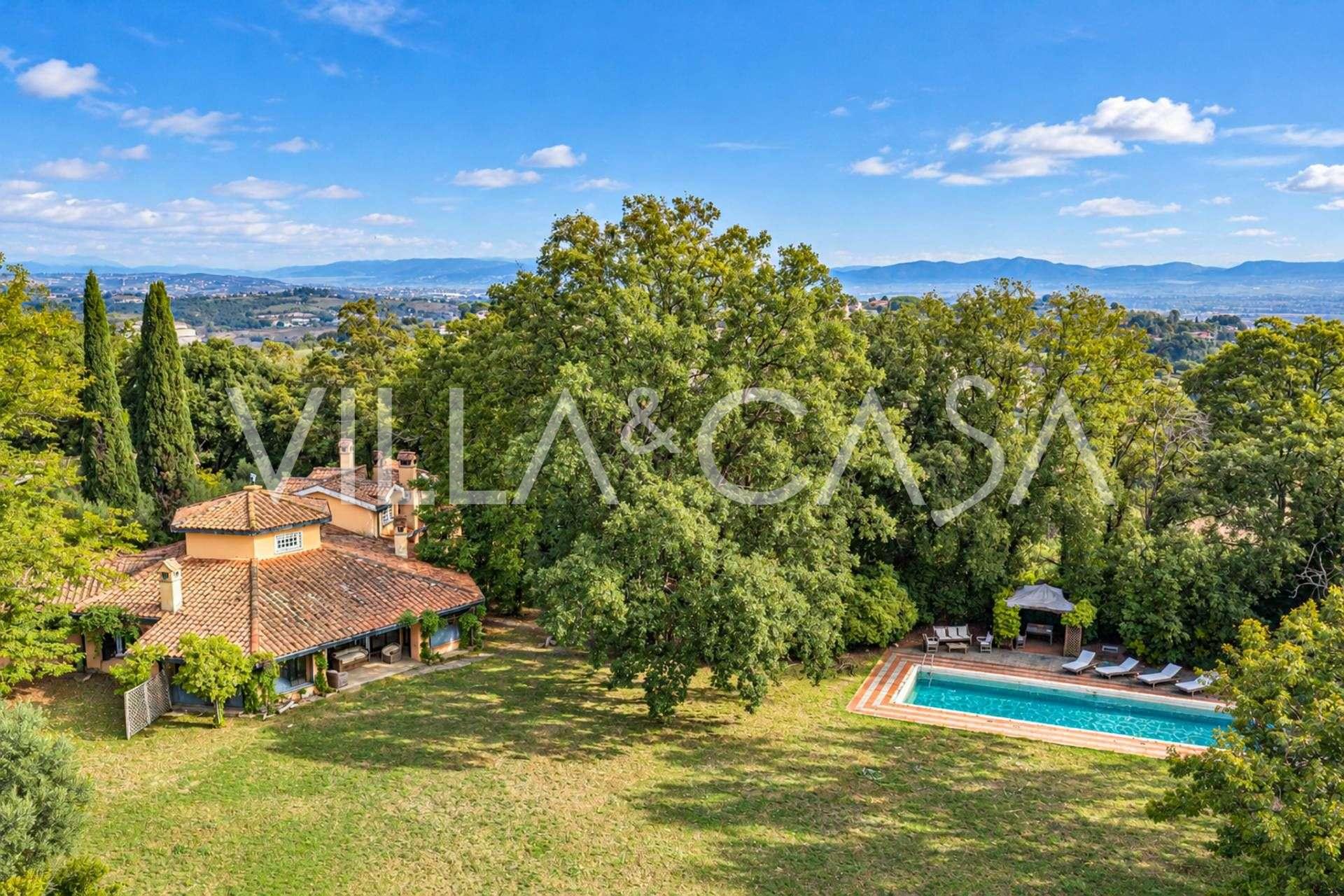 Villa met zwembad en panoramisch uitzicht in Rome te koop