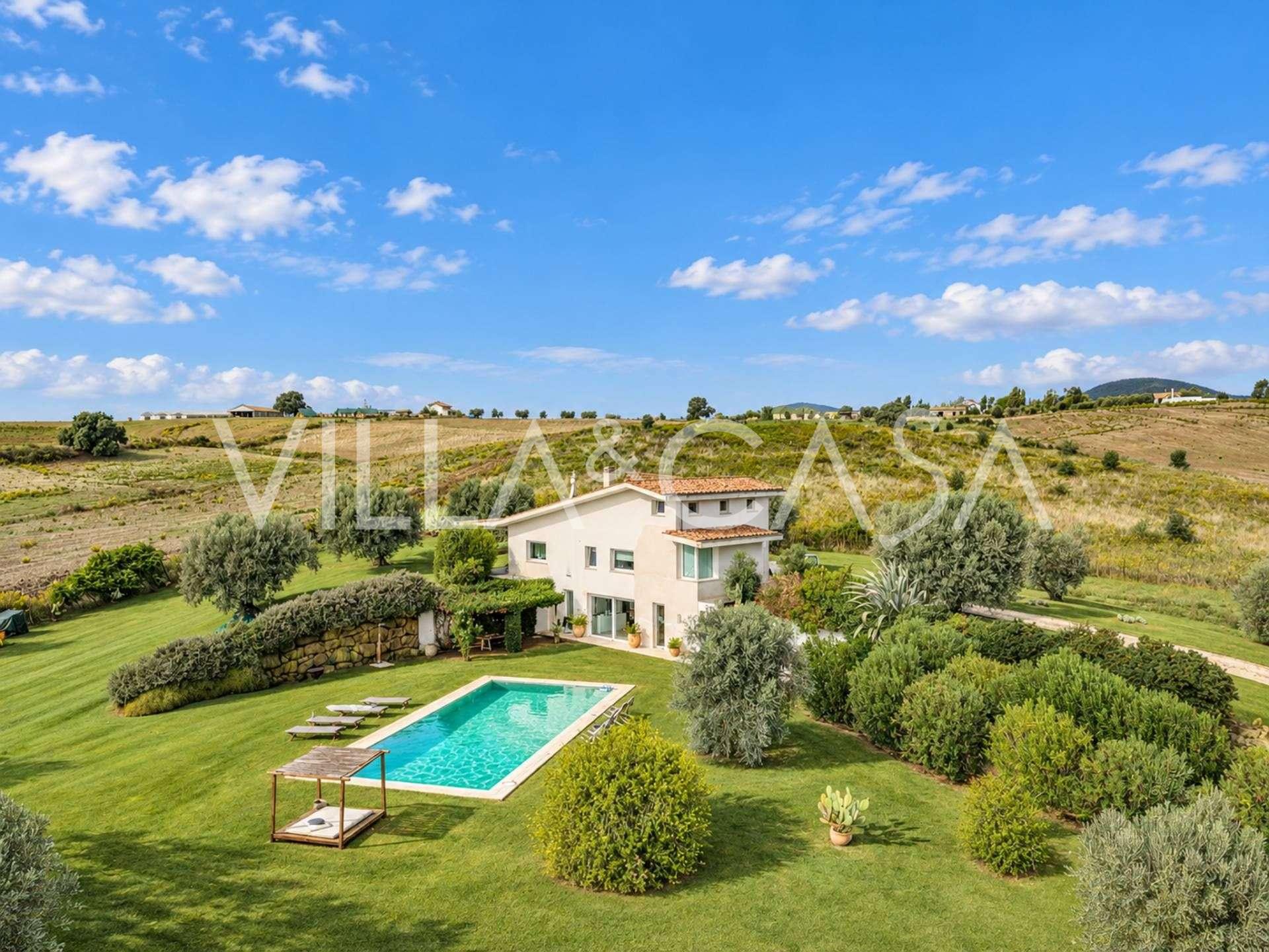 Te koop: villa met zwembad en panoramisch uitzicht op de grens van Lazio en Toscane.