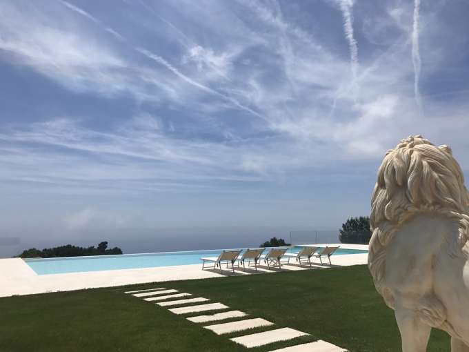 Onroerend goed in Italië: luxe villa in Cipressen