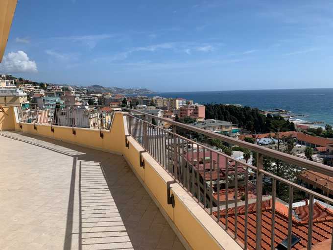 Penthouse van 160 m2 in Sanremo te renoveren.