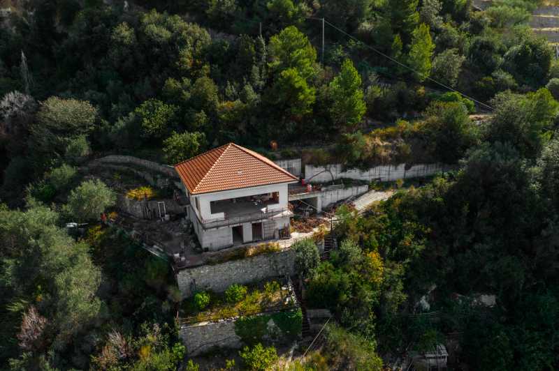 De bouw van een villa van 300 vierkante meter in de stad Ventimiglia.