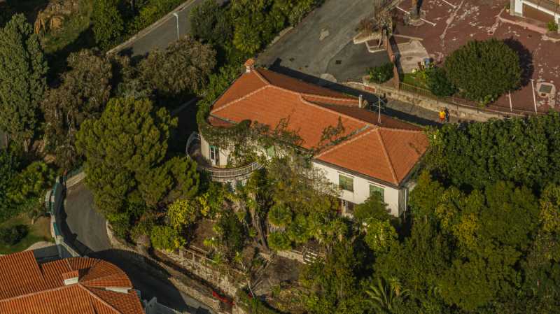 Villa aan zee in Sanremo op 50 meter afstand.