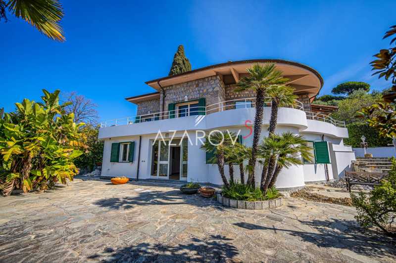 Villa in Bordighera met uitzicht op Monaco en de zee.