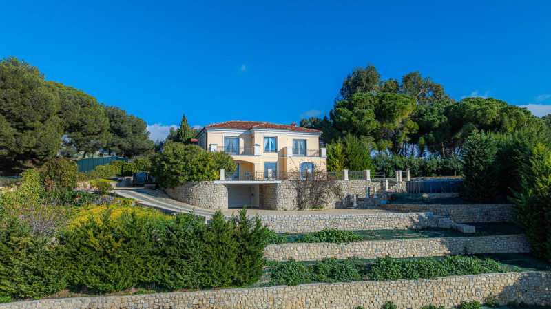 Een elegante villa in Vallecrosia.