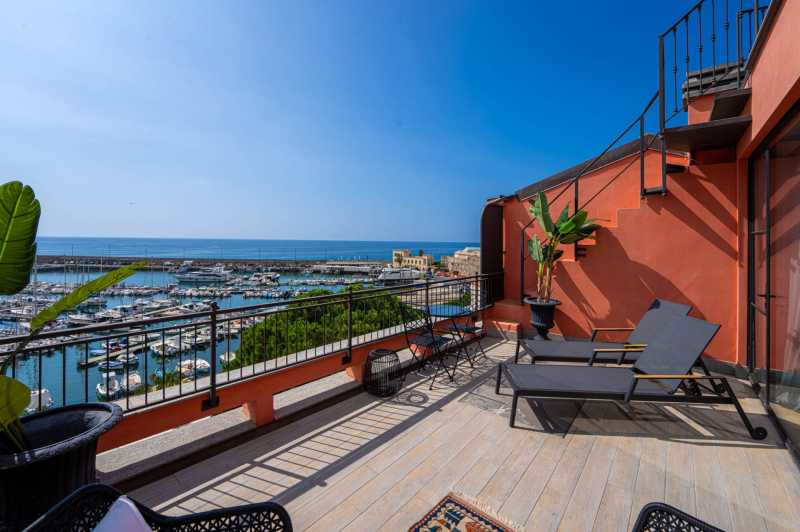 Appartement aan zee in Sanremo te huur.