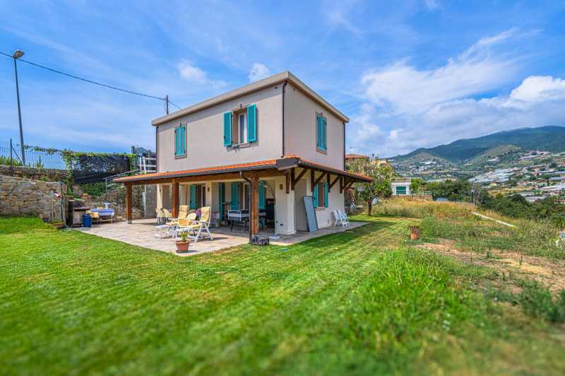 Nieuw huis in San Remo met panoramisch uitzicht op zee