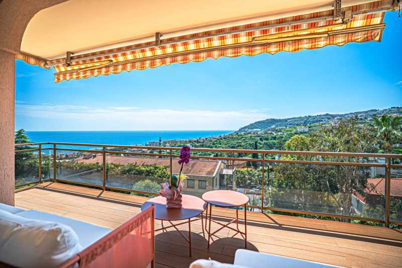 Gerenoveerd driekamerappartement in Sanremo.
