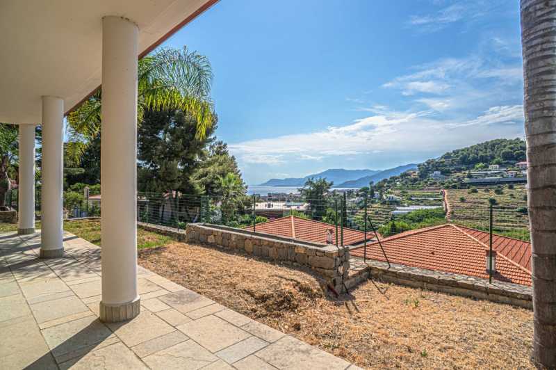 Moderna villa con vista mare a Bordighera.