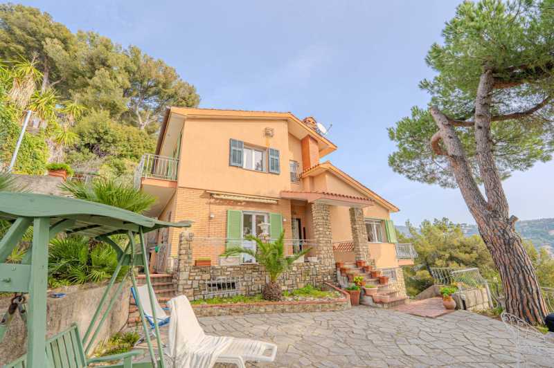 Villa met uitzicht op zee in Bordighera.