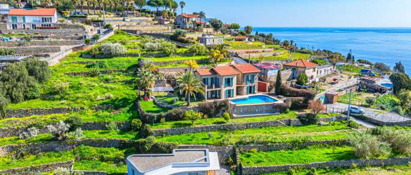 Te koop: huis aan zee in Bordighera.