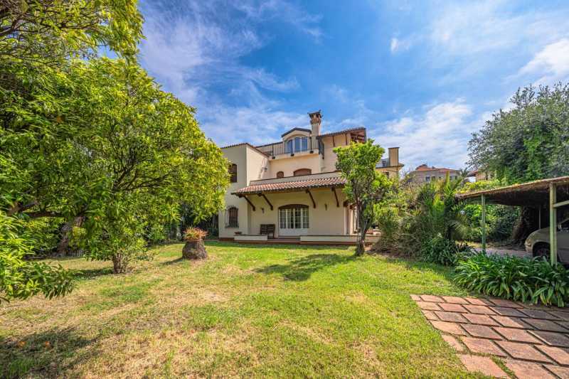 Villa aan zee in Bordighera te koop