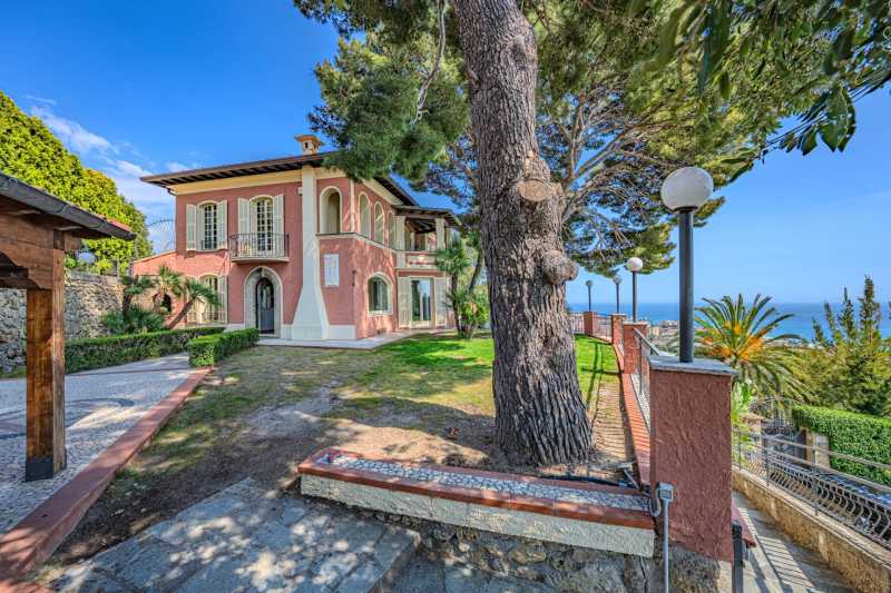 Te koop: prachtige villa in Ventimiglia