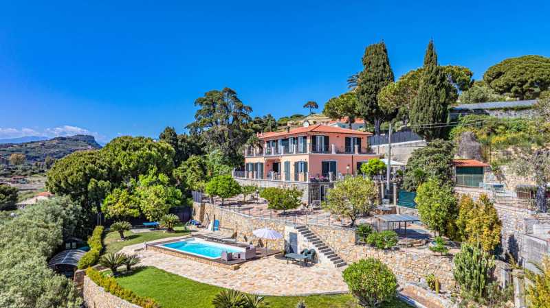 Te koop: prachtige villa in Bordighera