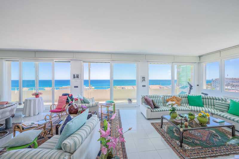 Te koop: luxe penthouse in Sanremo