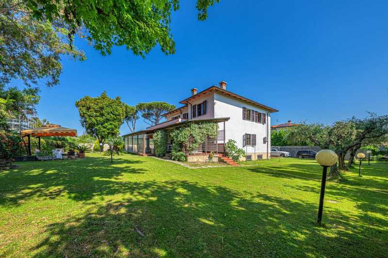 Premium villa te koop in Marina di Carrara