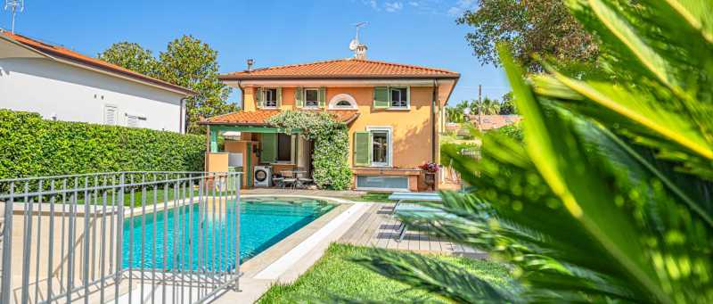 Te huur villa aan zee in Marina di Pietrasanta
