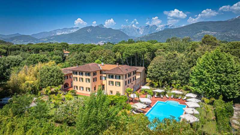 Te koop: prachtig hotel-villa aan de kust van Toscane
