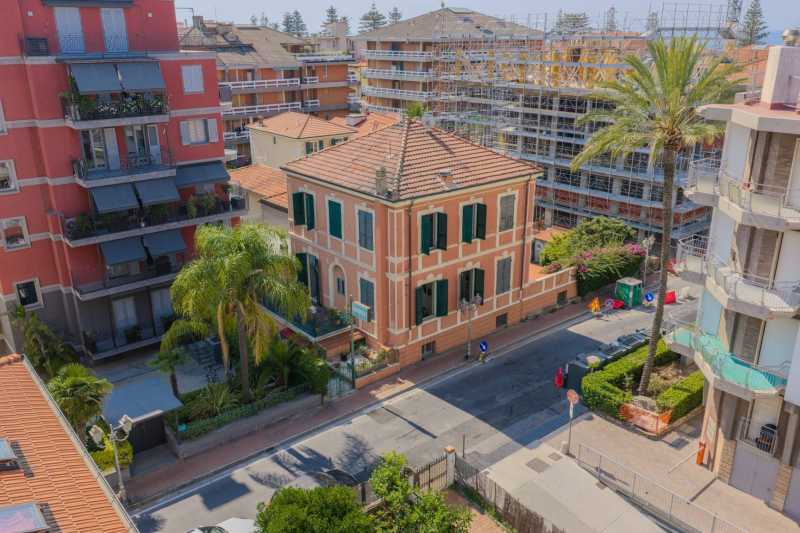 Luxe hotel in het centrum van Bordighera te koop