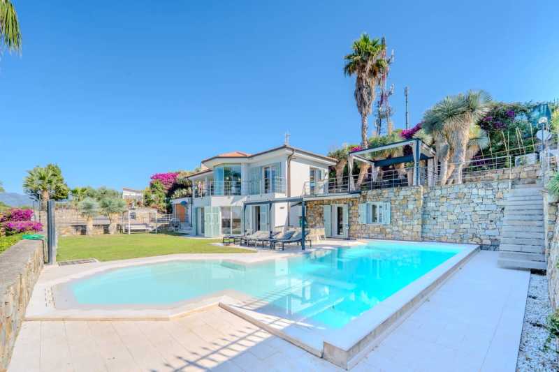 Villa Monet met zwembad en prachtig zeezicht in Bordighera