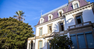 Villa aan zee in San Remo met een historische uitstraling.