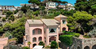 Villa in vendita sulla prima linea costiera in Liguria.