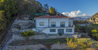 Villa aan zee in Ventimiglia - te koop