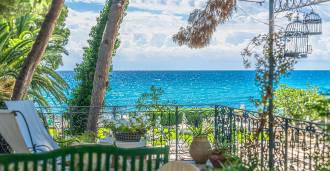 Luxe villa met toegang tot het strand in Diano Marina.