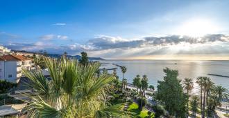 Appartement met drie kamers aan de eerste lijn in Sanremo.