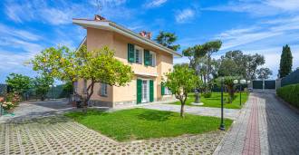 Langdurige verhuur van een villa in San Remo.