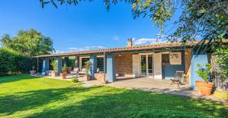 Nieuwe villa aan zee te koop in Pescia Romana.