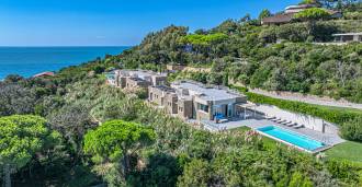 Moderne villa met zwembad in Punta Ala, te huur.