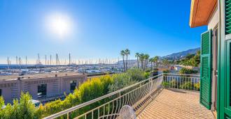 Te koop: een elegante villa aan zee in Sanremo.