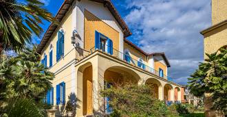 Een villa aan zee te koop in Santa Marinella.