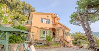 Villa met uitzicht op zee in Bordighera.